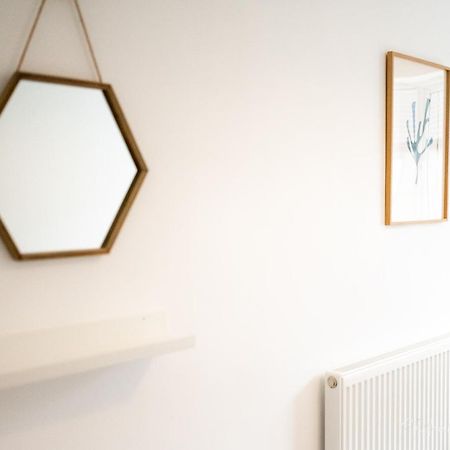 The Lookout, Modern Home From Home, Sleeps 5, With Private Parking & Outside Terrace St Ives エクステリア 写真