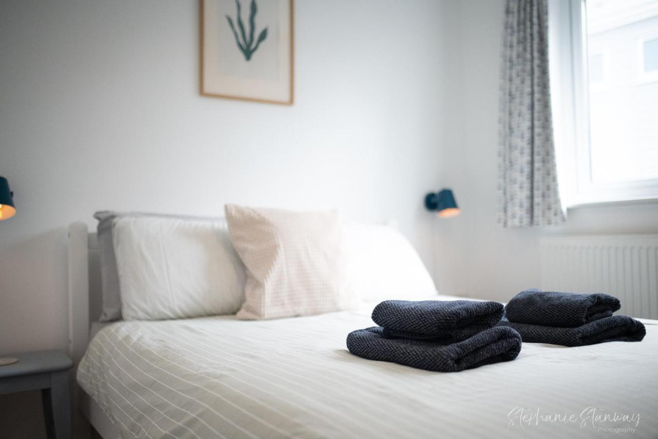 The Lookout, Modern Home From Home, Sleeps 5, With Private Parking & Outside Terrace St Ives エクステリア 写真