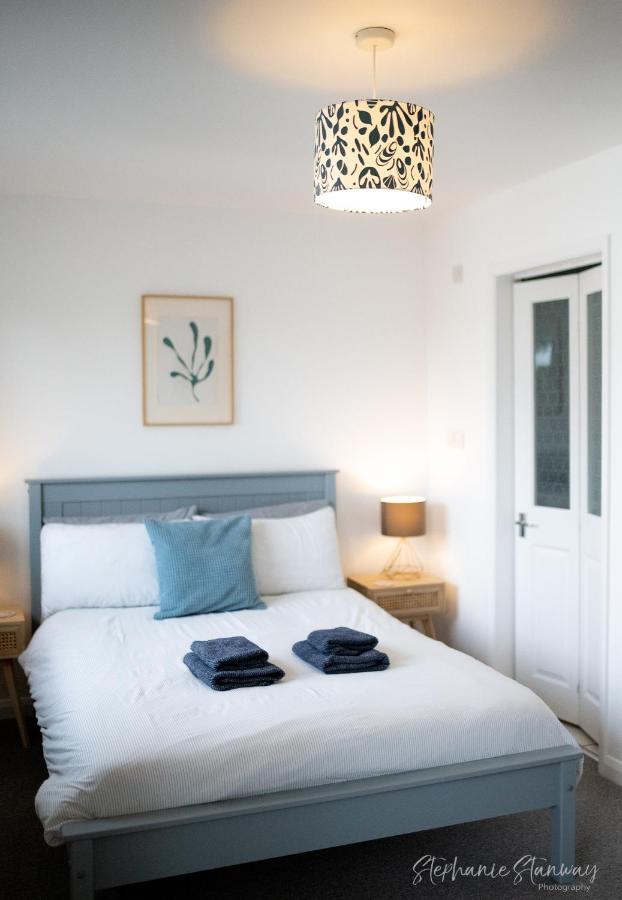 The Lookout, Modern Home From Home, Sleeps 5, With Private Parking & Outside Terrace St Ives エクステリア 写真