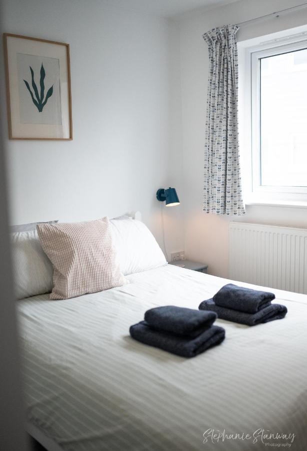 The Lookout, Modern Home From Home, Sleeps 5, With Private Parking & Outside Terrace St Ives エクステリア 写真